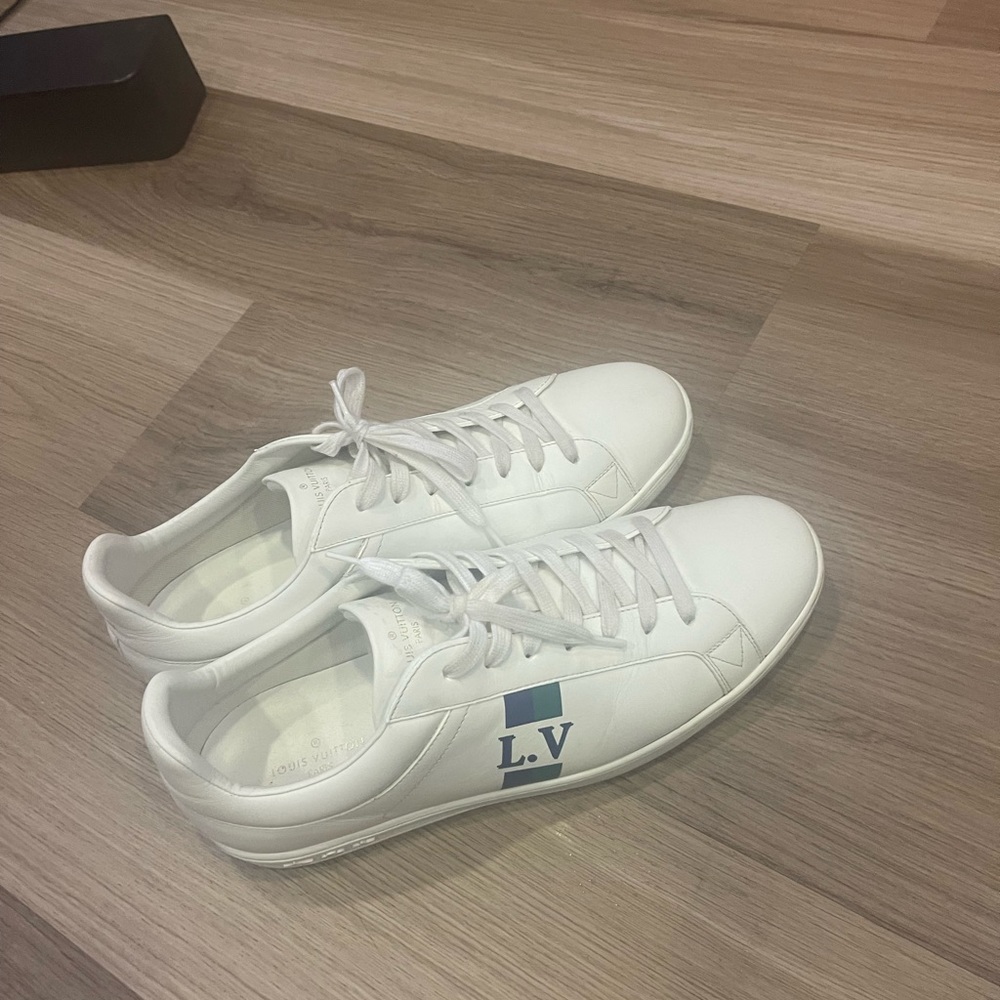 Louis sneakers, mid condition. Still in very good shape. Negotiate w me.